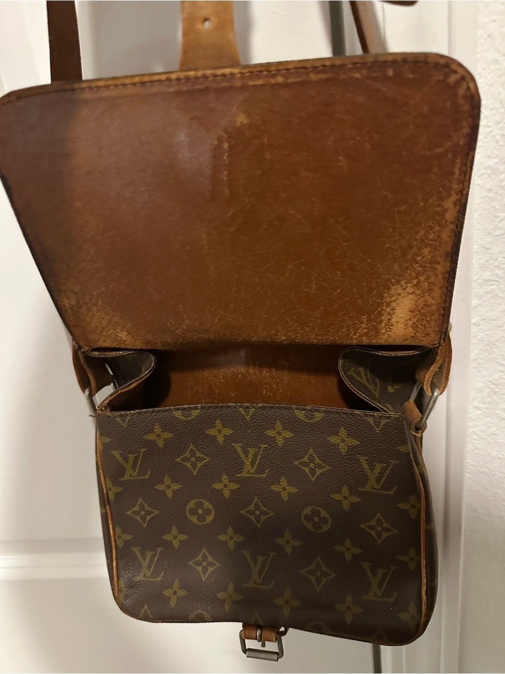 Authentic Louis Vuitton Monogram cross body/messenger bag - Picture 8 of 8